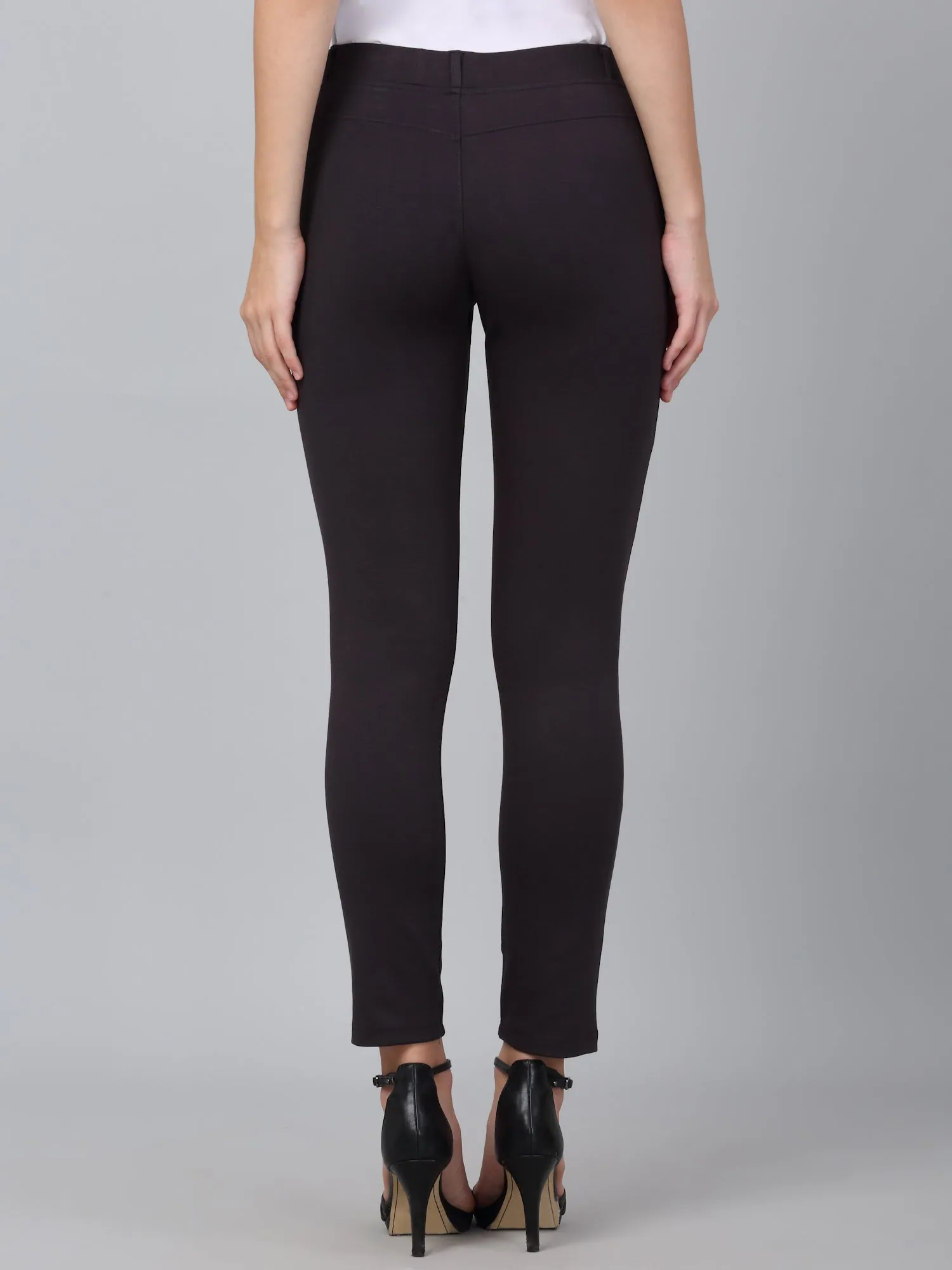 Grey Solid Ankle Length Regular Fit Jegging For Women