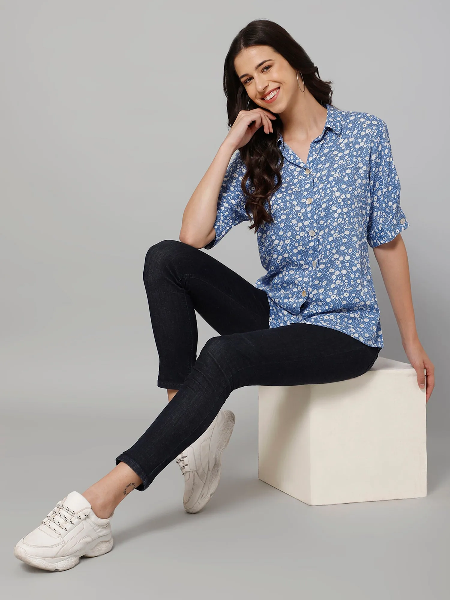 Women's Casual  Blue Floral Print Spread Collar Top