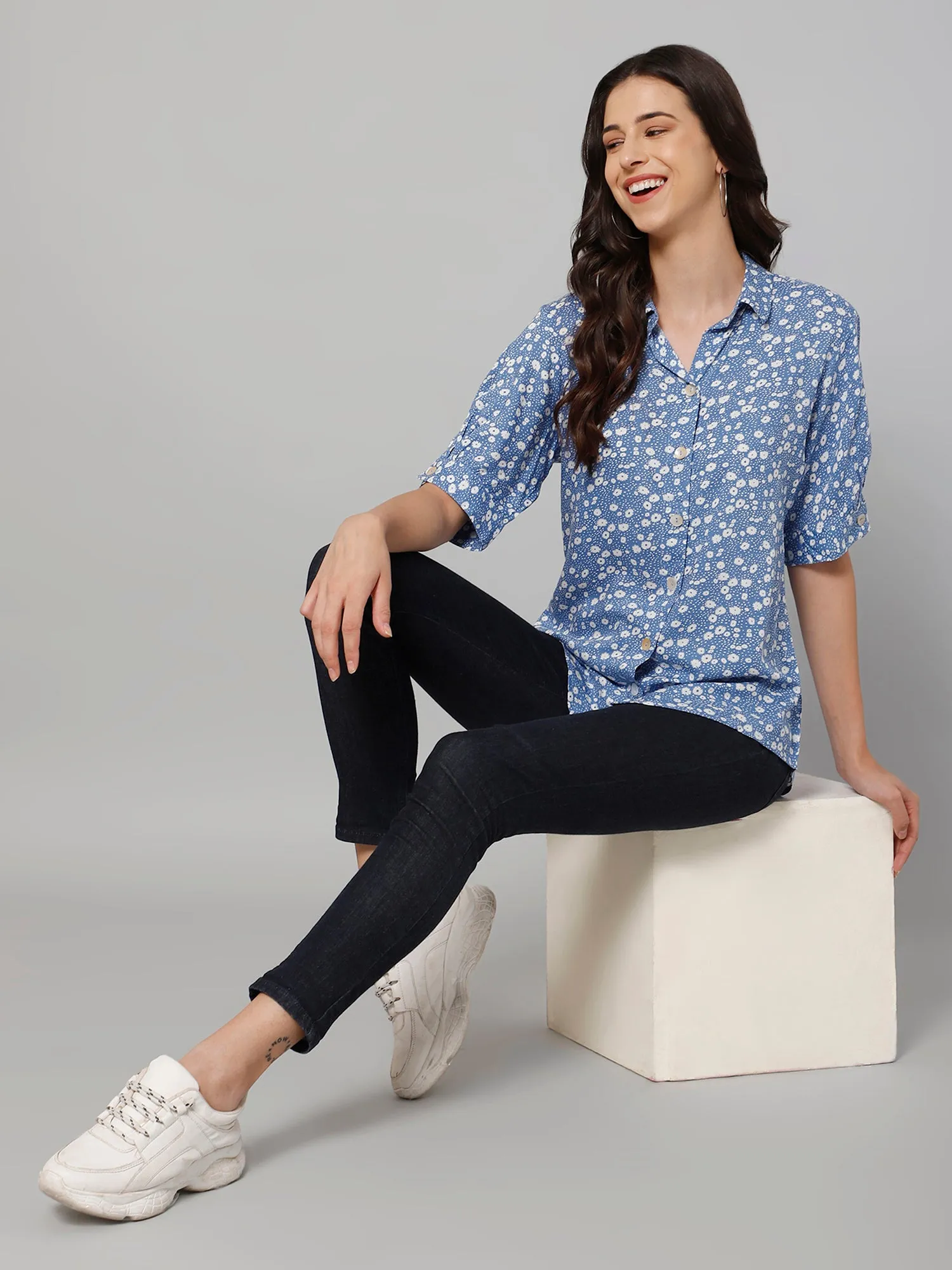 Women's Casual  Blue Floral Print Spread Collar Top